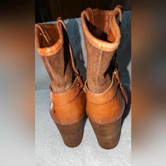 Lauren Ralph Lauren Dylan suede and leather mid heel boots. Size 8.5 - Picture 12 of 15